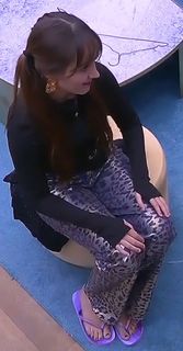 Elaine Haro feet photo thumbnail