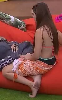 Elaine Haro feet photo thumbnail