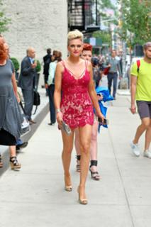 Elaine Hendrix feet photo 10