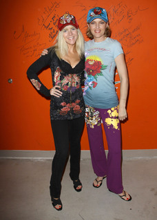Elaine Hendrix feet photo 2
