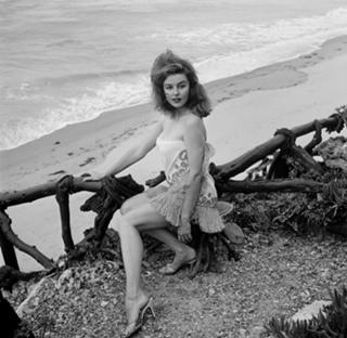 Elaine Stewart feet photo 1