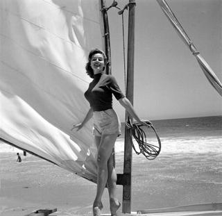 Elaine Stewart feet photo 9