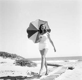 Elaine Stewart feet photo 2