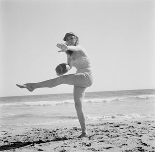 Elaine Stewart feet photo 19