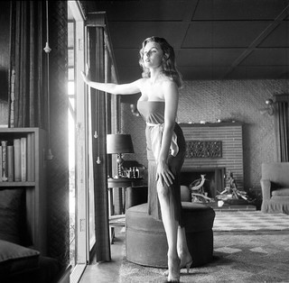 Elaine Stewart feet photo 16