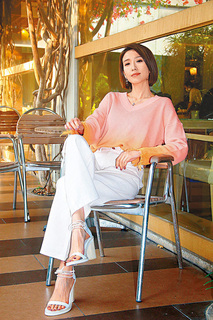Elaine Yiu feet photo 2
