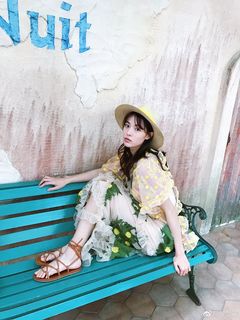 Elaine Zhong feet photo 3