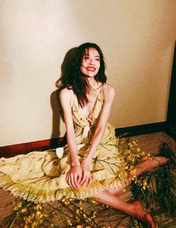 Elaine Zhong feet photo 5