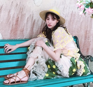 Elaine Zhong feet photo 2