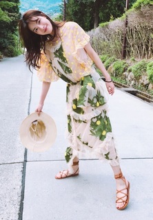 Elaine Zhong feet photo 1
