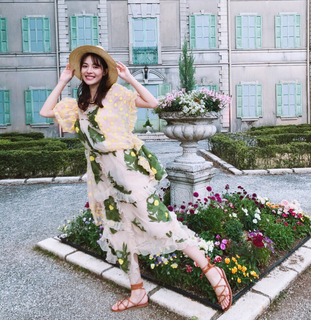 Elaine Zhong feet photo 19