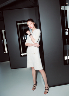 Elaine Zhong feet photo 2