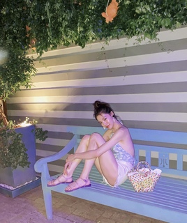 Elaine Zhong feet photo 11