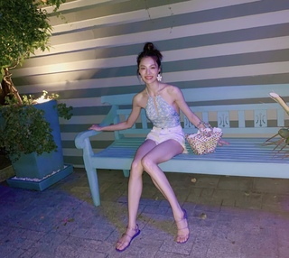 Elaine Zhong feet photo 1