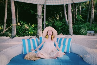 Elaine Zhong feet photo 10