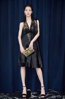 Elaine Zhong feet photo 3