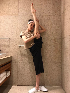 Elaine Zhong feet photo 11