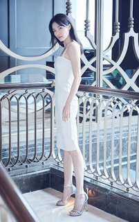 Elaine Zhong feet photo 10