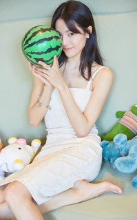 Elaine Zhong feet photo 9
