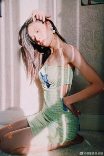 Elaine Zhong feet photo 13
