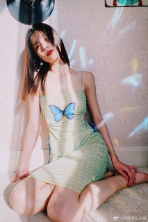 Elaine Zhong feet photo 12