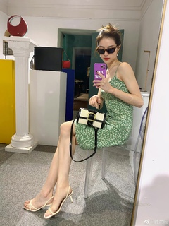 Elaine Zhong feet photo 1