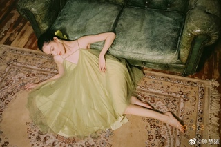 Elaine Zhong feet photo 18