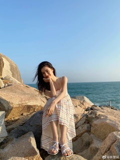 Elaine Zhong feet photo 17