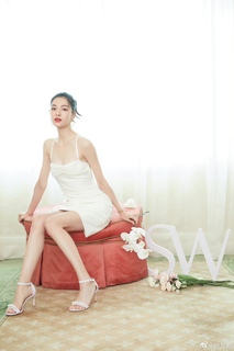 Elaine Zhong feet photo 15