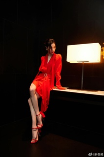 Elaine Zhong feet photo 7