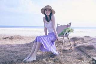 Elaine Zhong feet photo 6