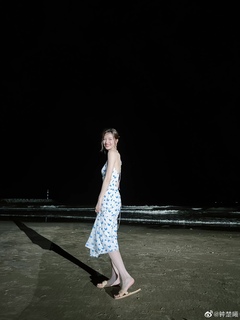 Elaine Zhong feet photo 3