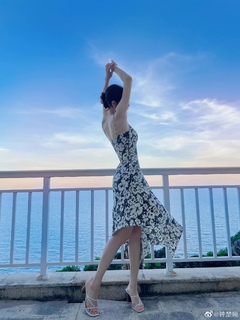 Elaine Zhong feet photo 20