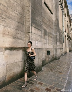 Elaine Zhong feet photo 3