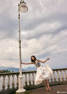 Elaine Zhong feet photo 17
