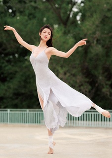 Elaine Zhong feet photo 11