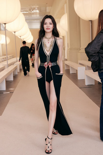 Elaine Zhong feet photo 10