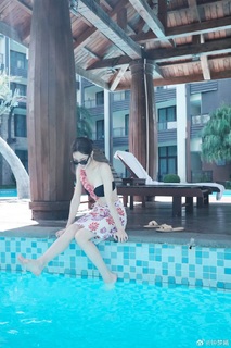 Elaine Zhong feet photo 8
