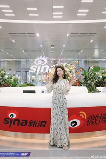 Elaine Zhong feet photo 2