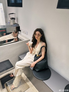 Elaine Zhong feet photo 9