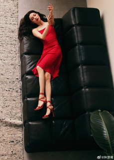 Elaine Zhong feet photo 8