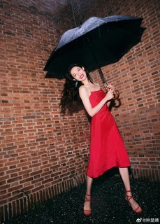 Elaine Zhong feet photo 7