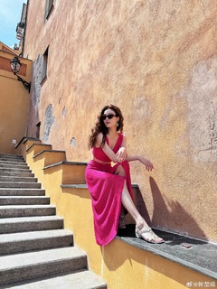 Elaine Zhong feet photo 1