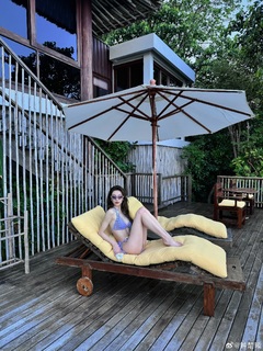 Elaine Zhong feet photo 18