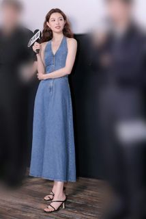 Elaine Zhong feet photo 3