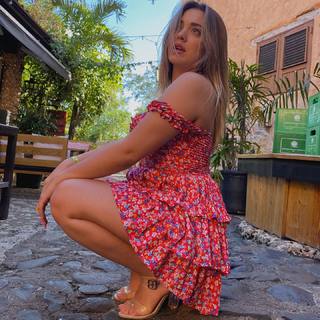 Elanur Pat feet photo thumbnail