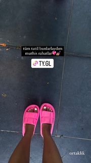 Elanur Pat feet photo thumbnail