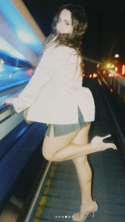 Elanur Pat feet photo thumbnail
