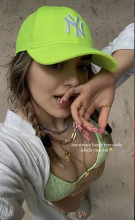 Elanur Pat feet photo thumbnail