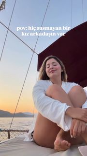Elanur Pat feet photo thumbnail